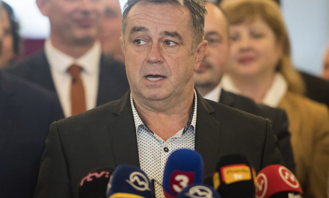 Telocvikár a klaun Pročko si za poslaneckého asistenta vybral dcérinho frajera