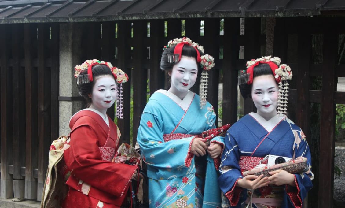 Japonská vláda dovolí ženám účastniť sa stretnutí....ak budú držať pusu