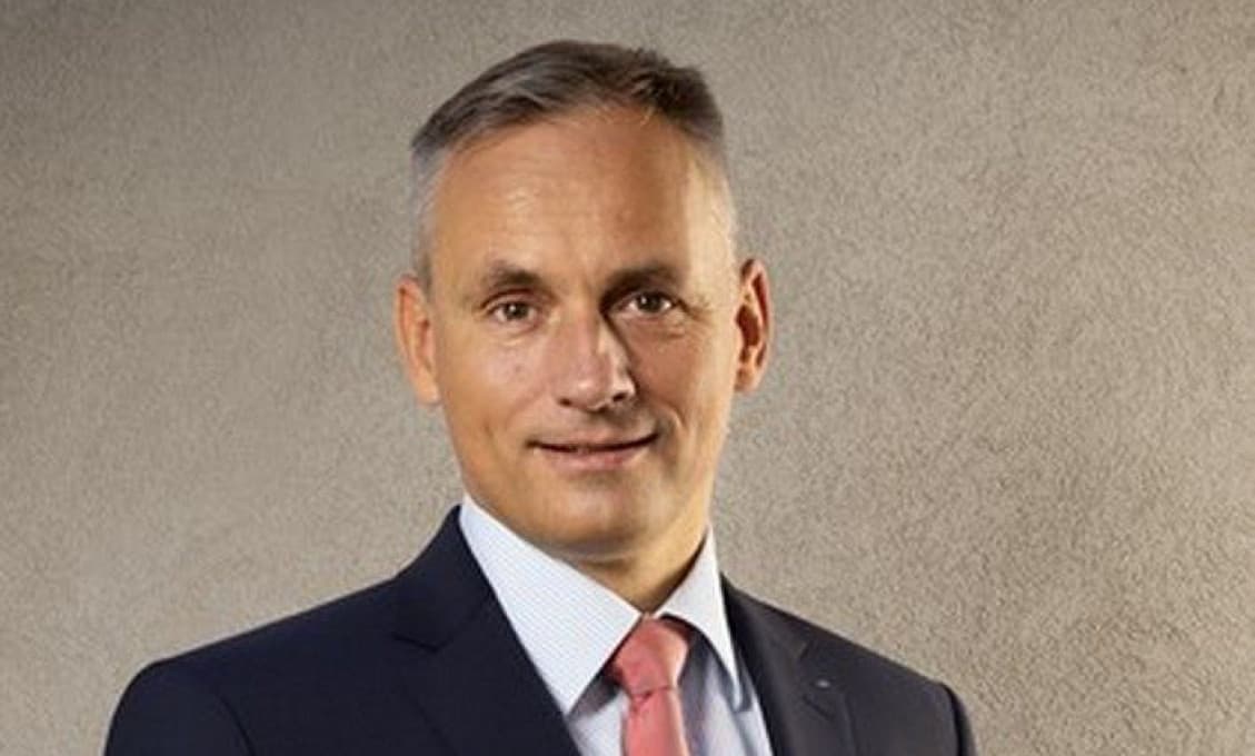 Čarnogurský ml.: Matovič z peňazí určených pre Slovákov podporuje pracovné miesta v zahraničí