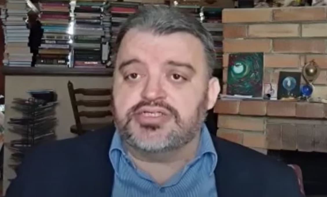 Chmelár: Ľudia, nebláznite! Nezdieľajte Matovičovo číslo a netešte sa z Draxlerovho hnoja...