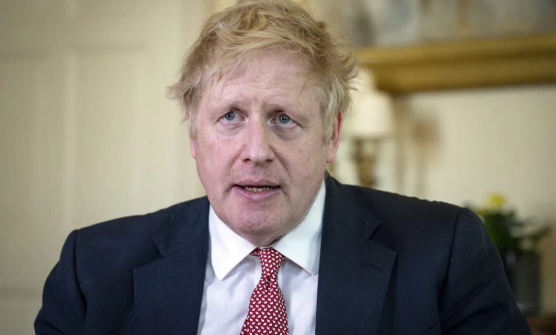 Británia: Johnson odmieta tvrdenia EÚ o zablokovaní vývozu vakcín