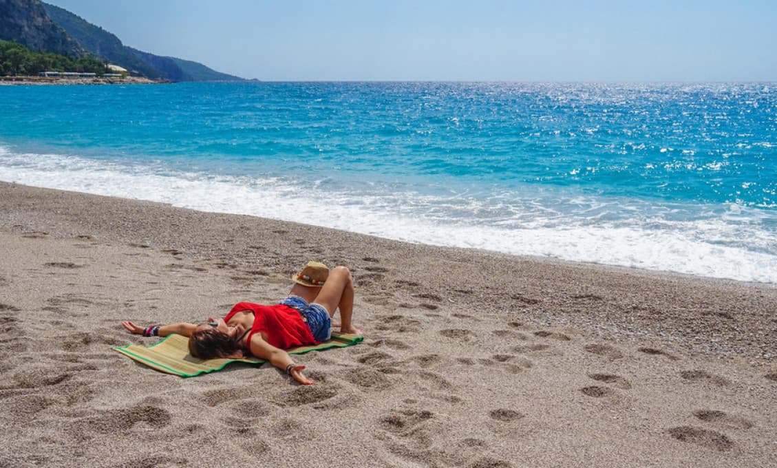 Turci sa vďaka očkovaniu pripravujú na nával turistov