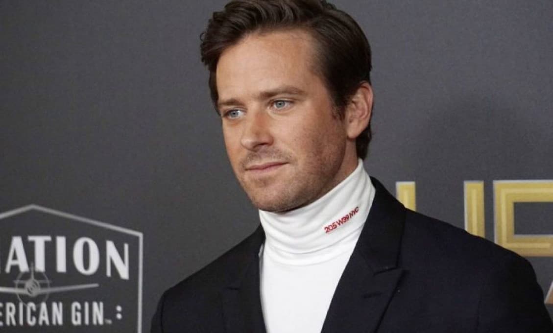 "Som kanibal, budeš mojou otrokyňou!" Herec Armie Hammer má na krku škandál roka
