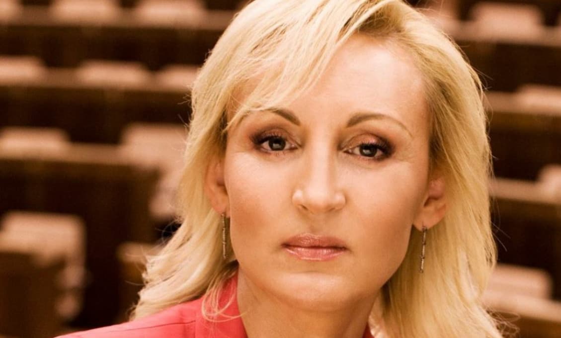 Exsmeráčka z kauzy predraženého CT-čka privolala políciu po tom, čo našla pred dverami dve tašky