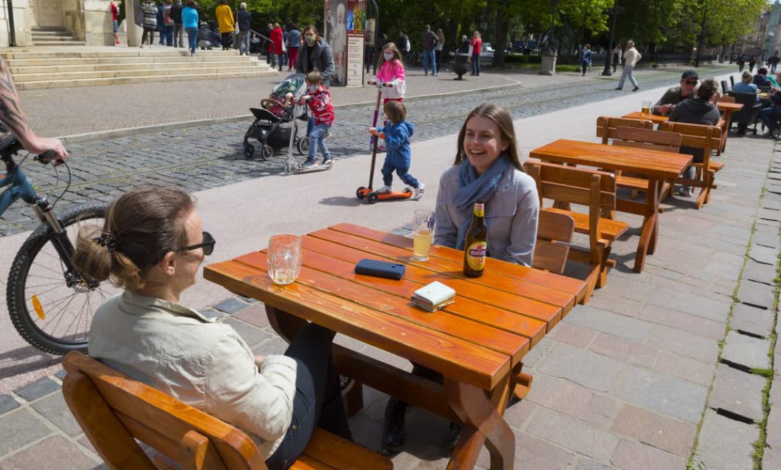 Od pondelka sa otvárajú terasy prevádzok, potrebný bude negatívny test