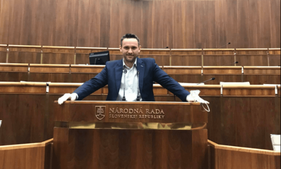 "Sputnik má dve rozdielne dávky, lenže my máme len tú prvú!" šokuje poslanec Krošlák