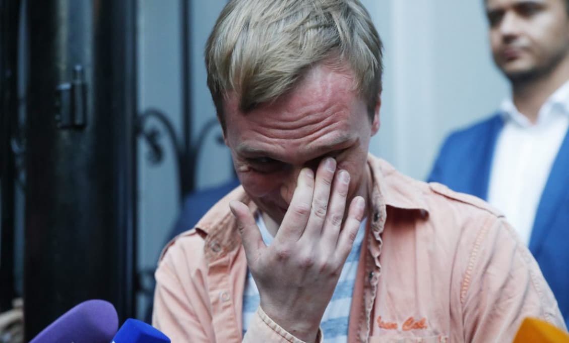 Ruským expolicajtom hrozí až 16 rokov basy za vymyslené obvinenia proti novinárovi