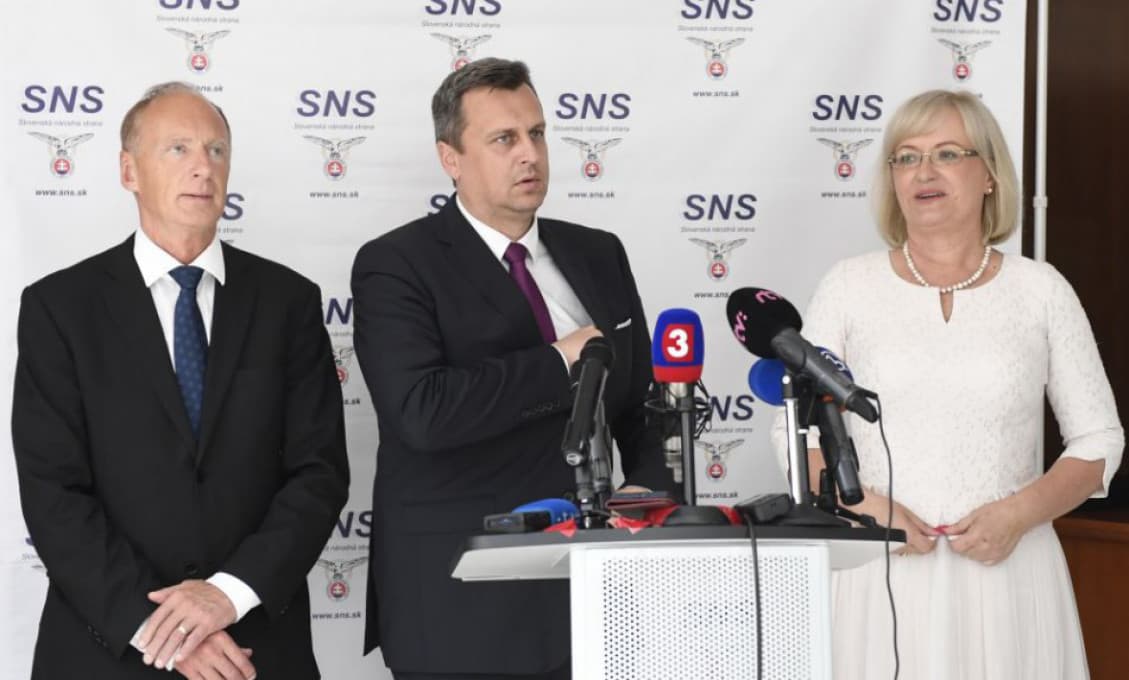 Národniari zo SNS vyzývajú prezidentku: Vyhláste referendum, títo ľudia nie sú schopní riadiť štát!