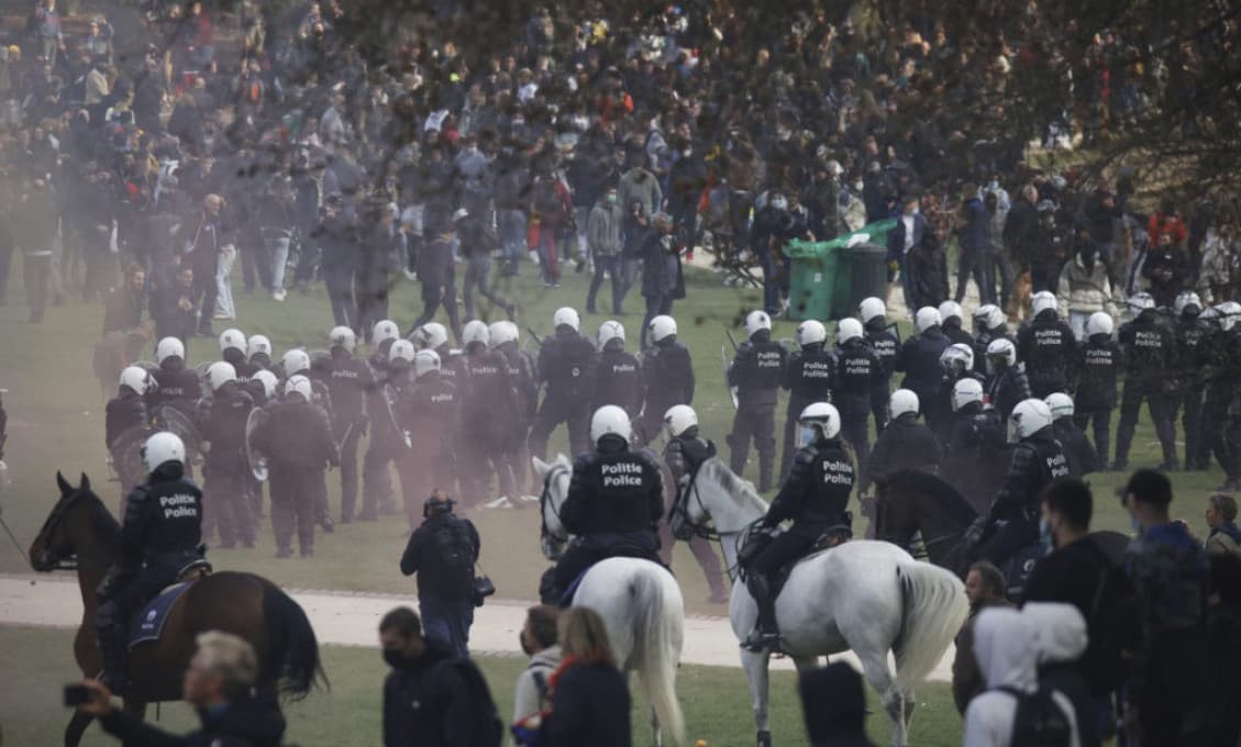 V Bruseli to na 1. mája vrelo! Polícia použila vodné delá aj slzný plyn
