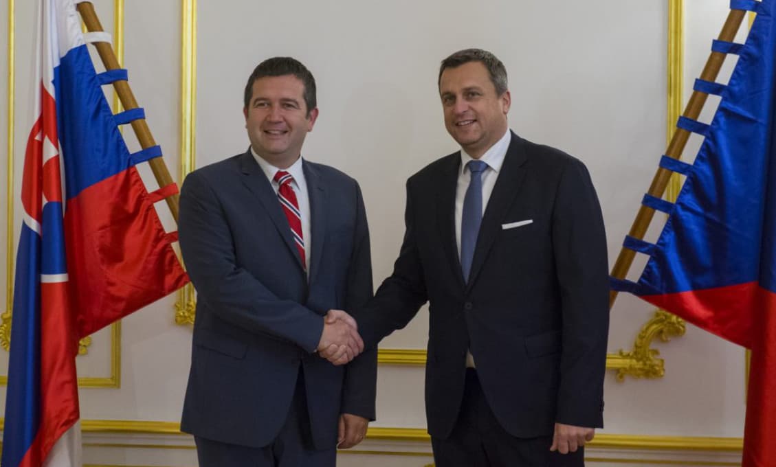 Česká opozícia je v hystérii! Minister vnútra vraj chcel Česko v Moskve zapredať