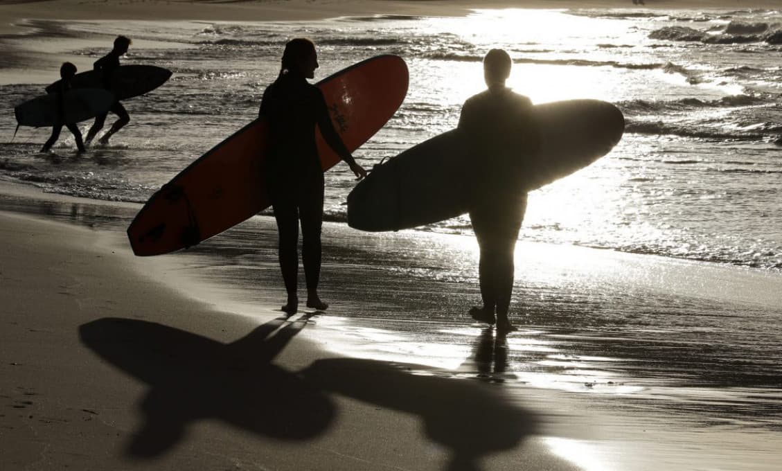 Austrália: Pri útoku žraloka zahynul surfista