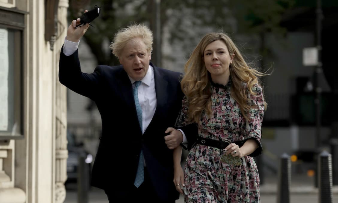 Premiér Johnson mal "tajnú" svadbu vo Westminsterskej katedrále