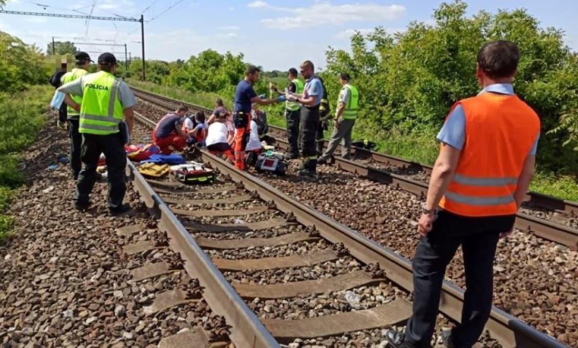 Nepochopiteľná tragédia na železnici má už druhú obeť. Kvôli foteniu zomrelo aj druhé 13-ročné dievčatko