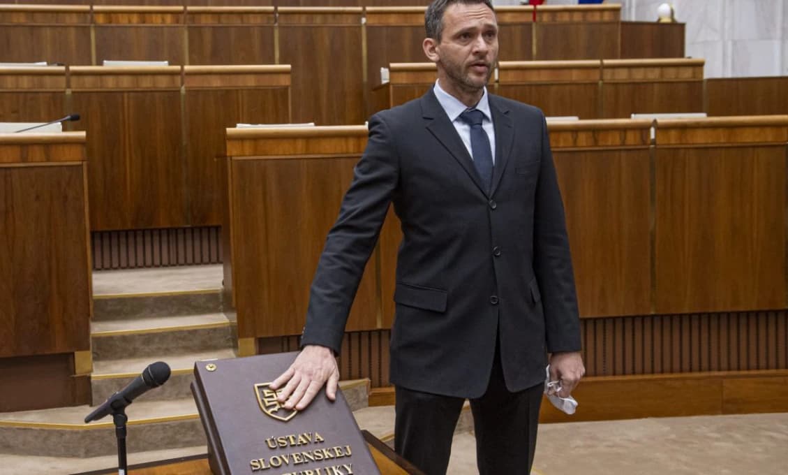 V Srbsku zatkli muža pre poplašnú správu o bombe v lietadle