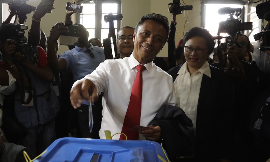 Medzi zadržanými pre prípravu atentátu na prezidenta Madagaskaru je aj Francúz