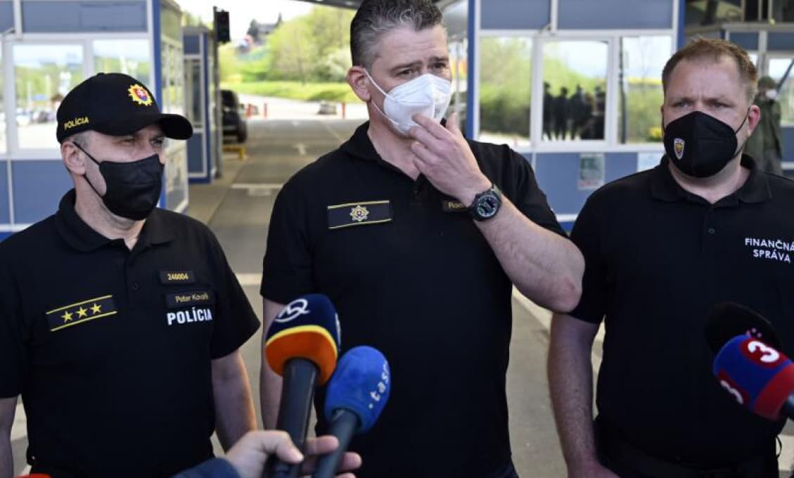 Mikulec s Kovaříkom hrubým spôsobom zasahujú do vyšetrovania, šokuje poslanec Pčolinský