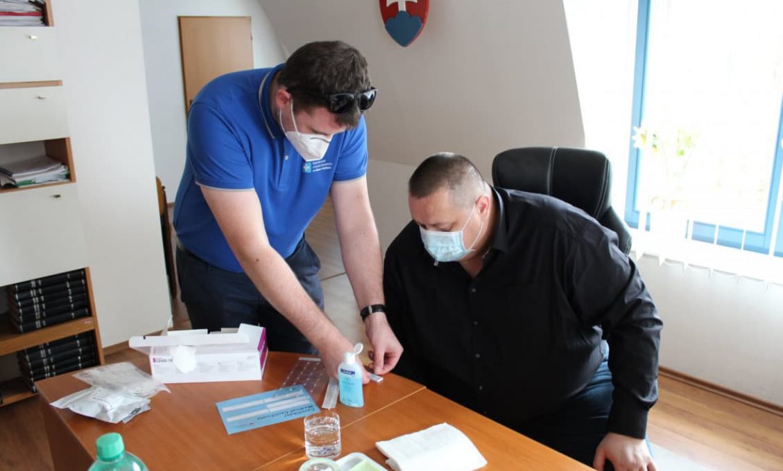 Ruší sa povinné testovanie aktérov na akciách do 100 účastníkov
