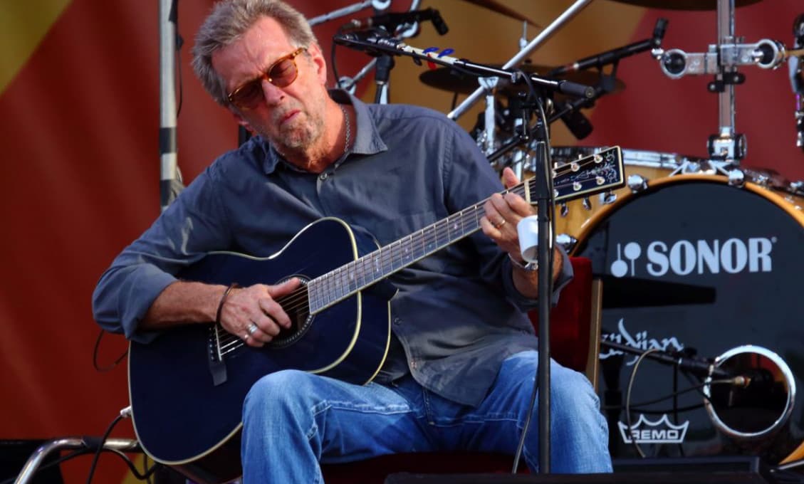 Toto musí prestať! Eric Clapton odmieta koncertovať len pre očkovaných (VIDEO)