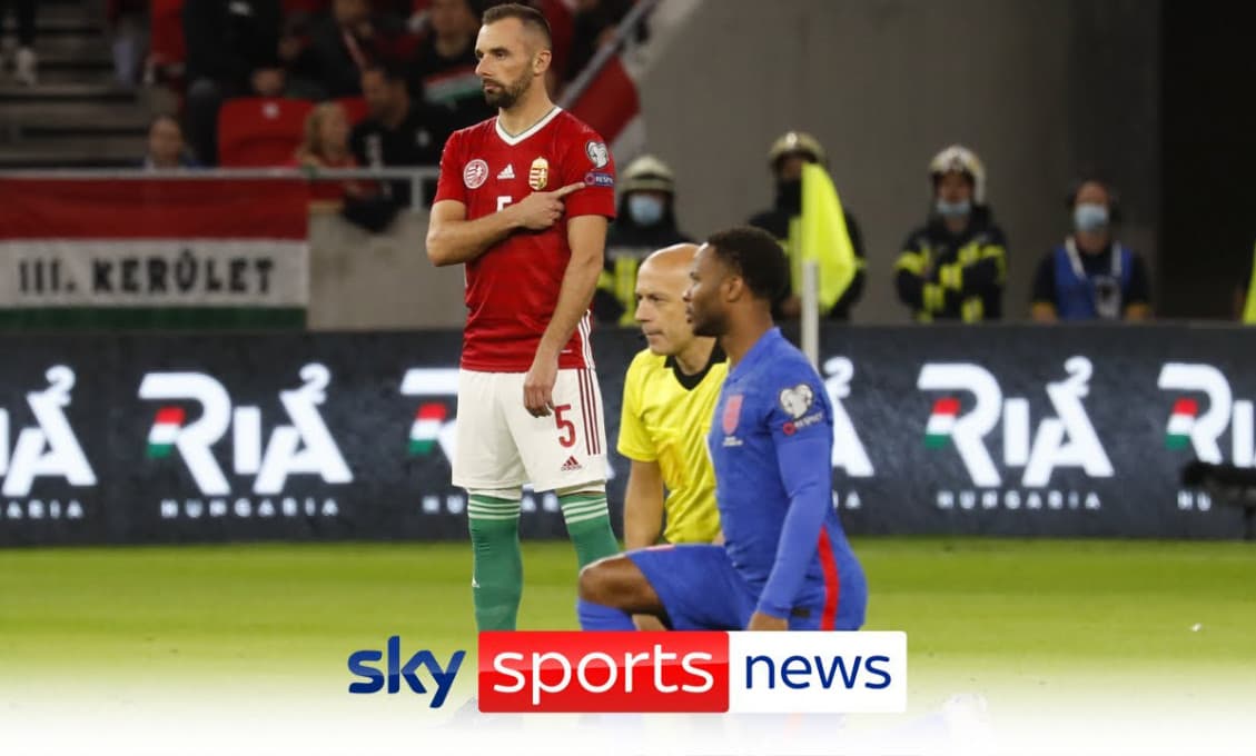 Anglickí futbalisti pokľakli, maďarskí fanúšikovia ich v Budapešti vypískali (VIDEO)