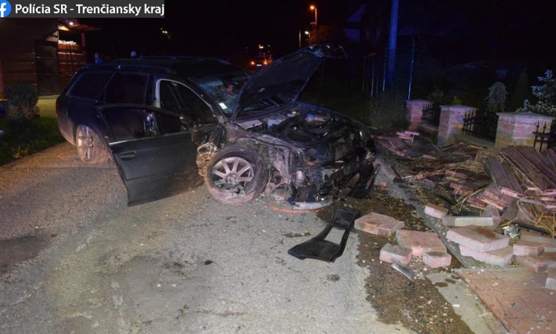 Opitý vodič narazil do diviaka, stavebného materiálu a oplotenia