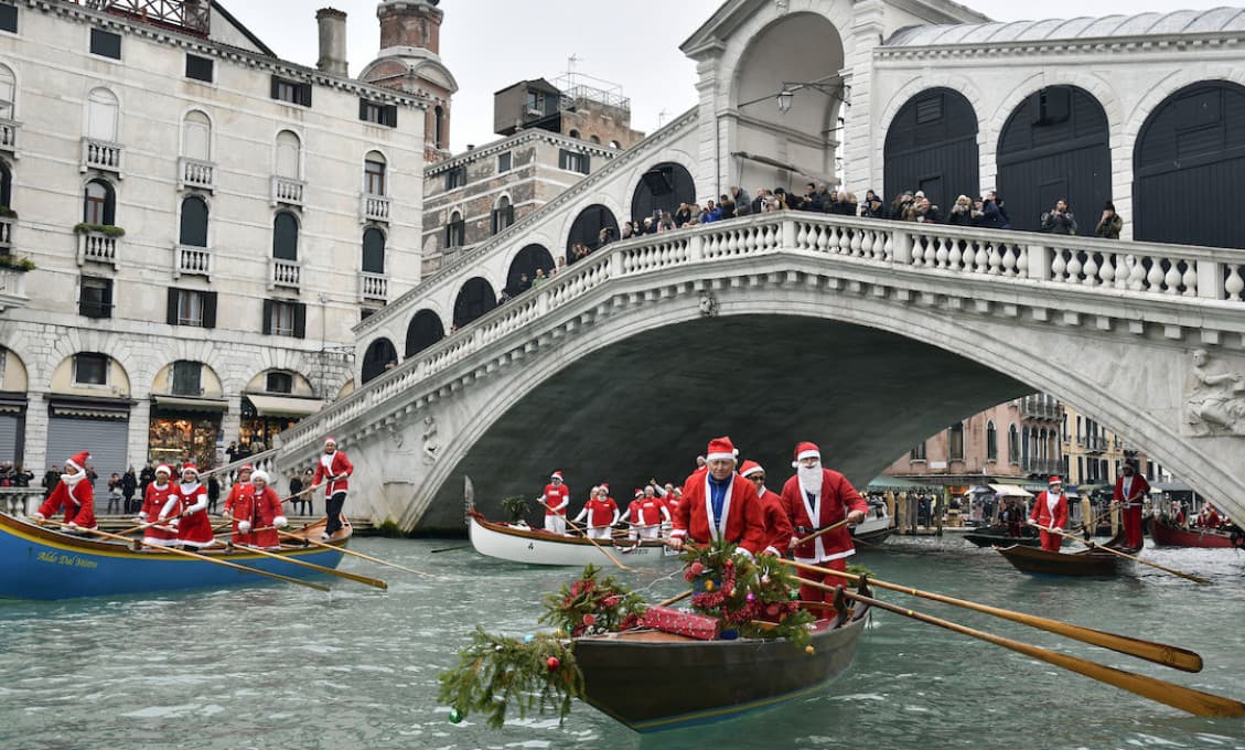 V Benátkach po rekonštrukcii inaugurovali most Rialto, spieval i Andrea Bocelli