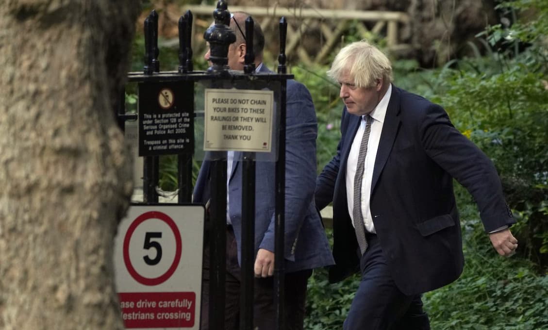 Britskému premiérovi Johnsonovi zomrela matka