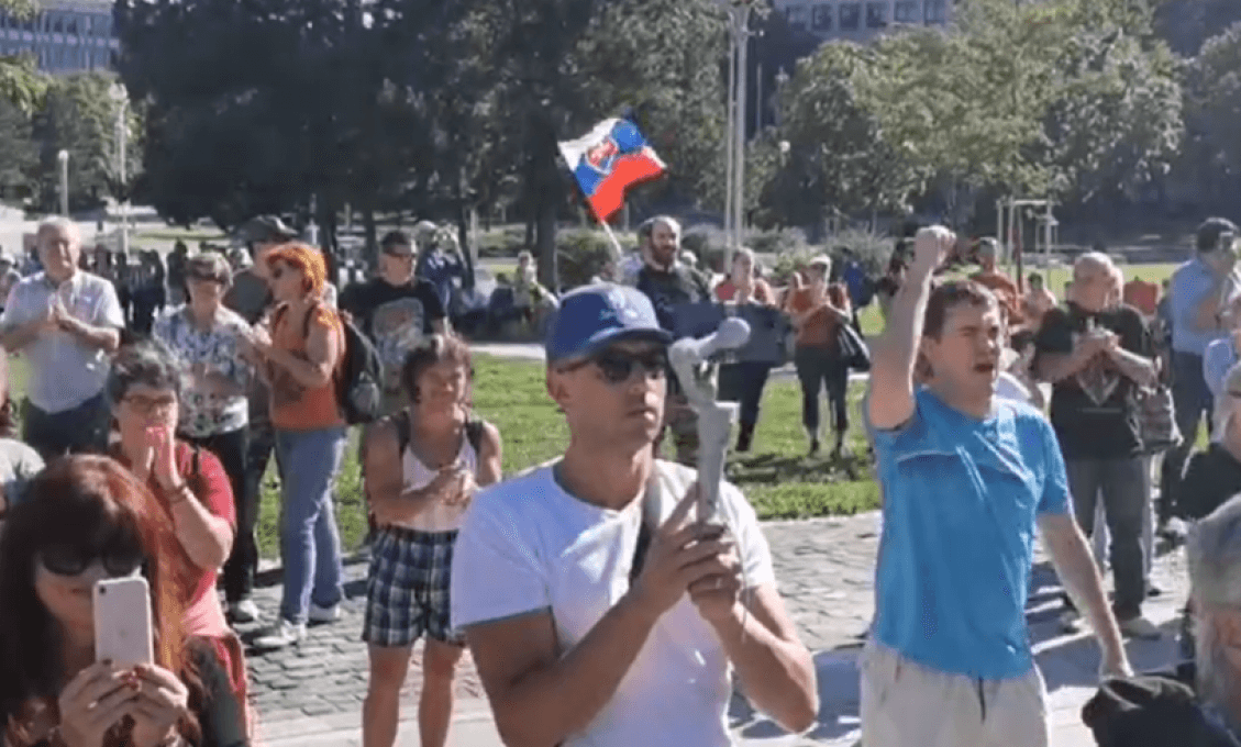 V Bratislave sa opäť protestovalo proti očkovaniu, diskutujúci majú na to jasný názor (VIDEO)
