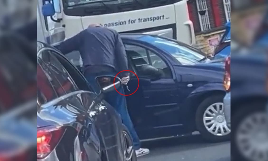 V Británii sa stupňuje šialenstvo: V hádke o palivo na čerpačke vytiahol motorista nôž! (VIDEO)
