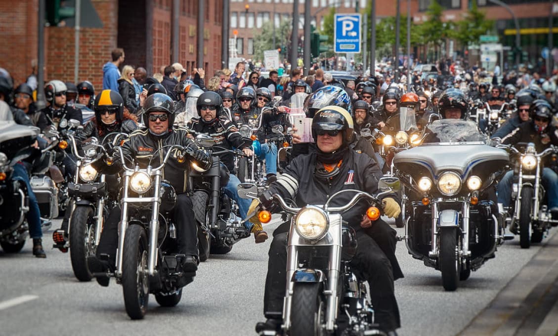 Proruskí motorkári na amerických motorkách sú pre nás hrozba? Pýta sa generál Viktorín