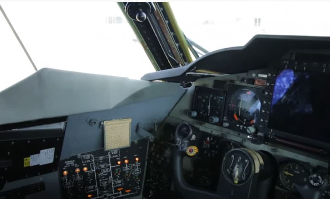 Najpodrobnejšie a najdôkladnejšie video, aké bolo kedy vyrobené o lietadle B-52 Stratofortress (celovečerné video)