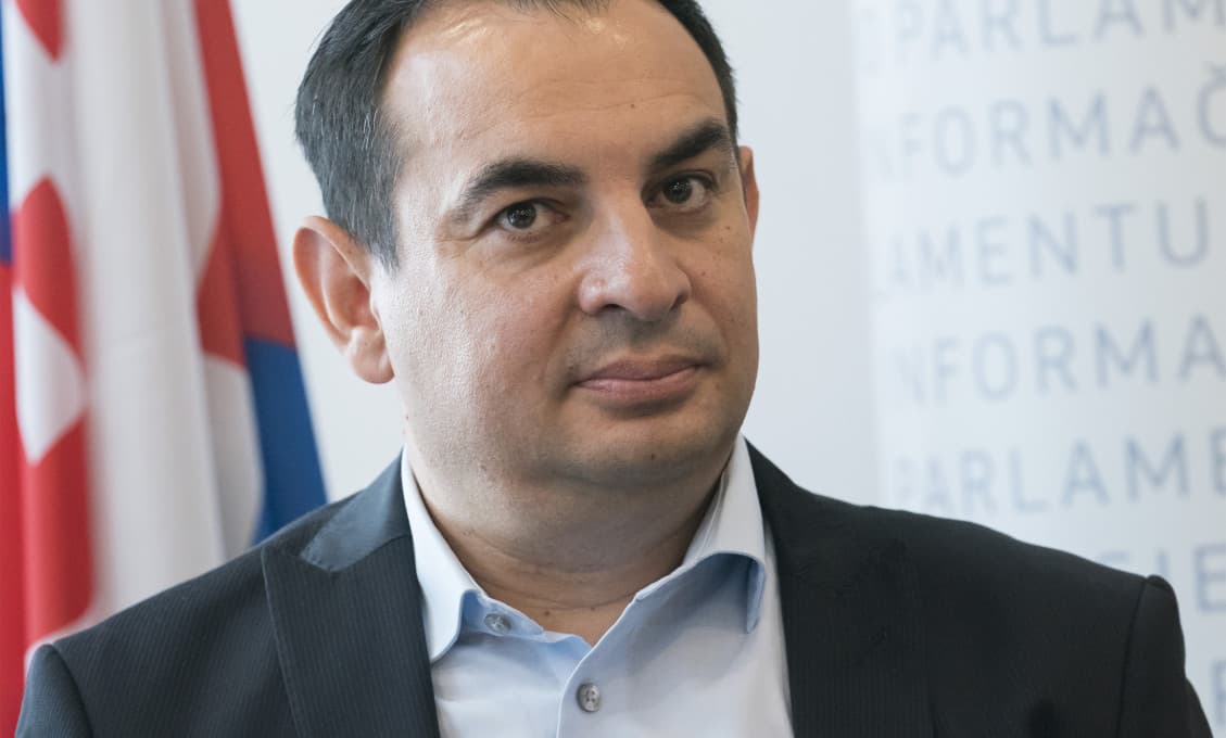 Rómsky kráľ z OĽaNO Pollák sa hrá na prokurátora, sudcu a kata v jednom