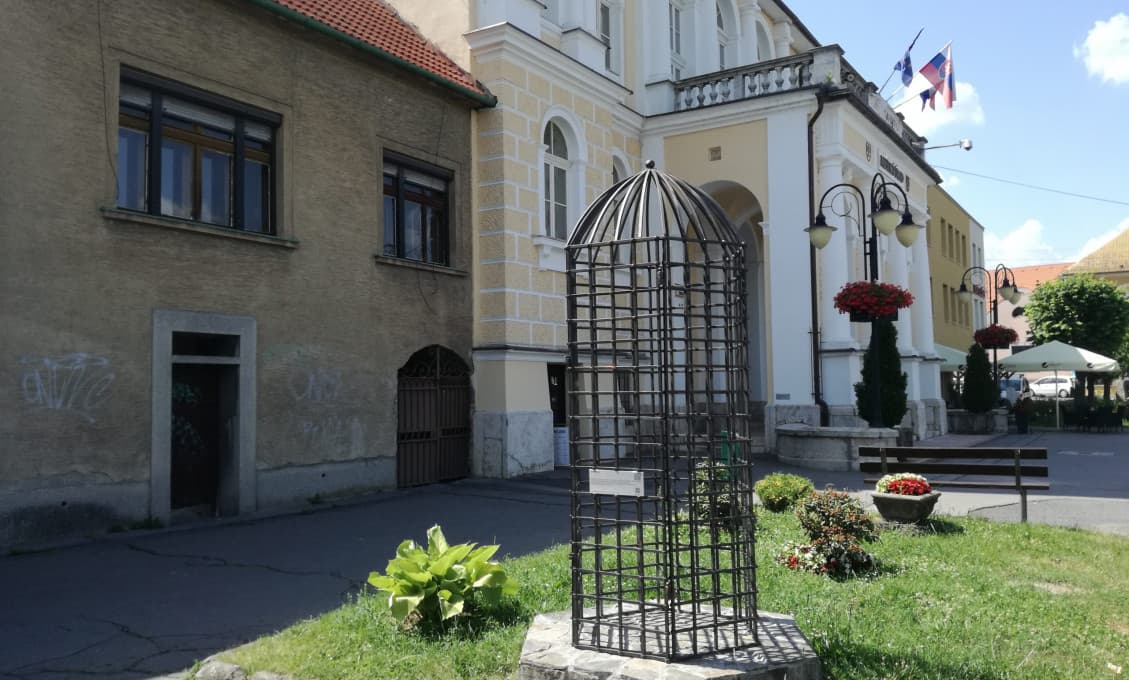 Krupina: Na námestie sa po stáročiach vrátila klietka hanby