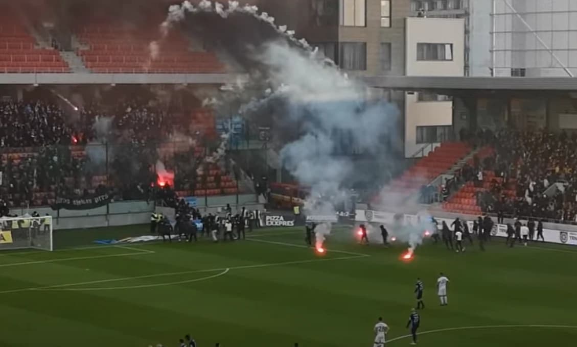 Polícia obvinila 11 fanúšikov z výtržníctva