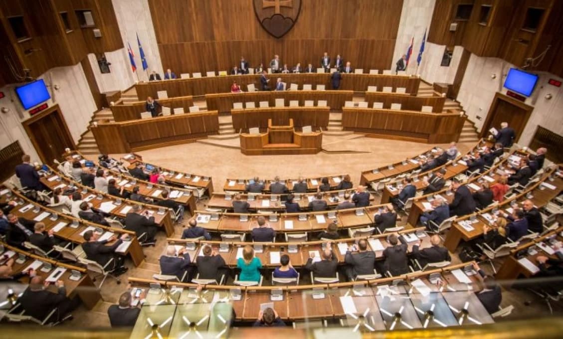 Poslanci by mali v pléne stráviť v budúcom roku najmenej 82 dní