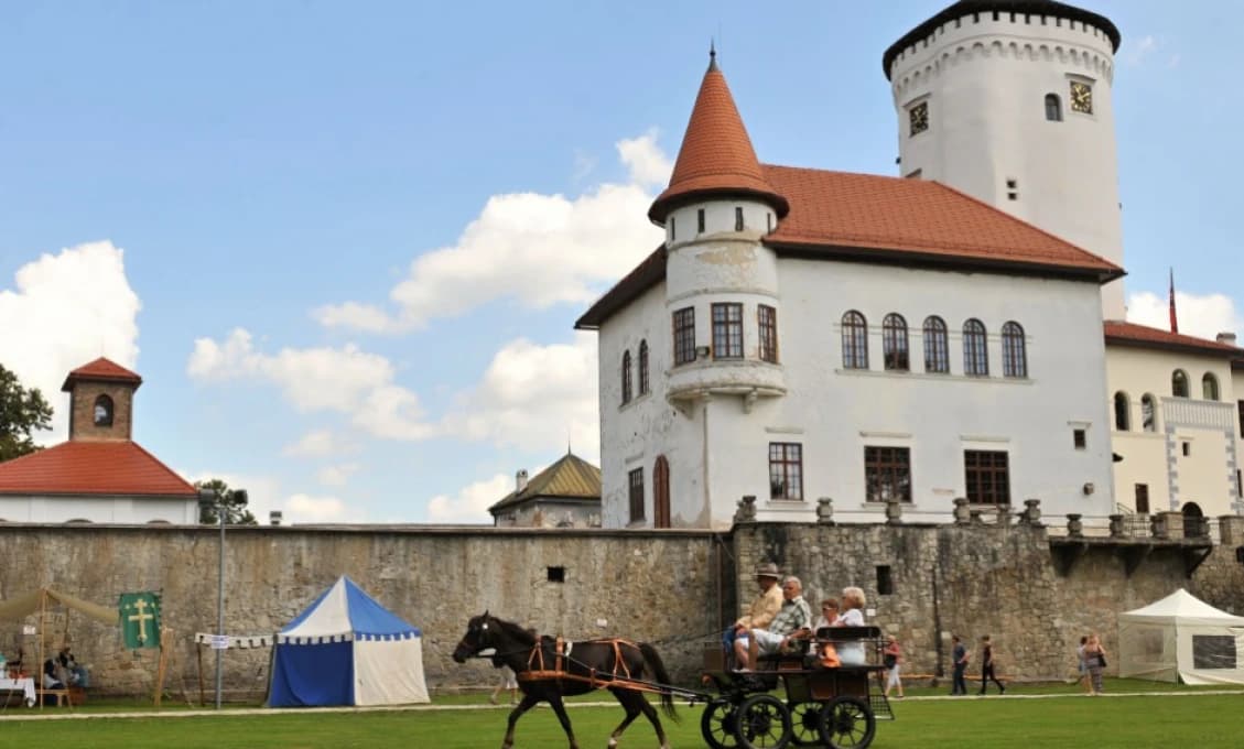 Budatínsky hrad v Žiline sa rozsvieti na zeleno