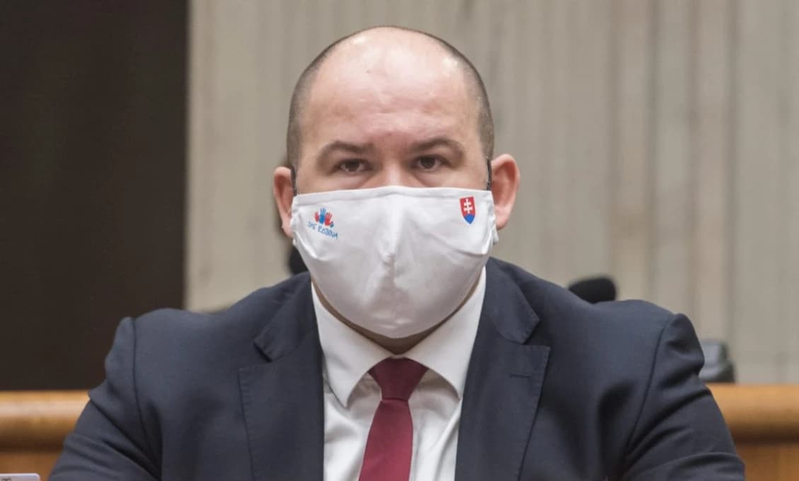 Pčolinský surovo zaútočil na poslanca SaS Baránika