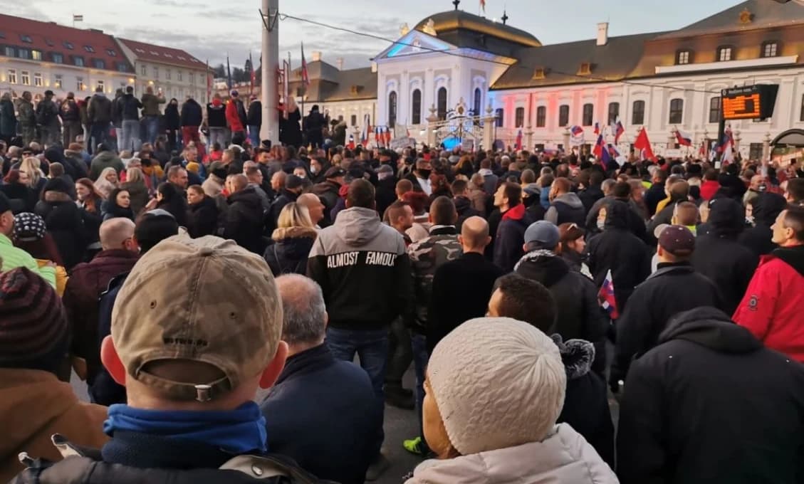 Polícia: Pripravila opatrenia v súvislosti s viacerými protestami v Bratislave