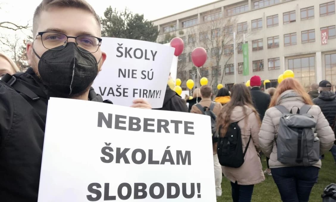 Melicher kritizuje Hamrana: Polícia sa chystá pripomenúť si november 1989 obuškami a ťažkoodencami