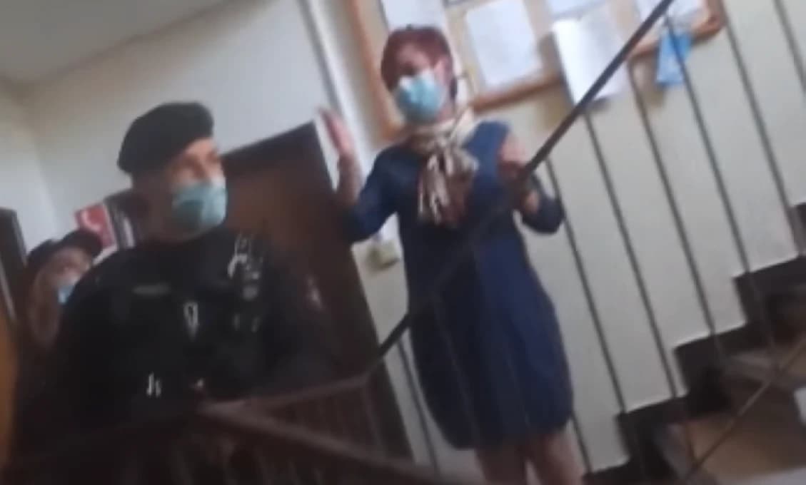 Hygienici čelia útokom, niektoré prevádzky bojkotujú opatrenia