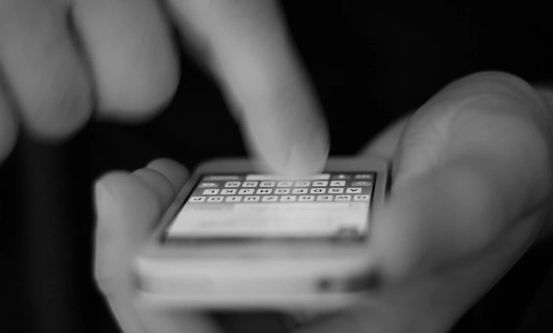 Úrad verejného zdravotníctva v SMS upozorňuje na lockdown a sprísnené opatrenia
