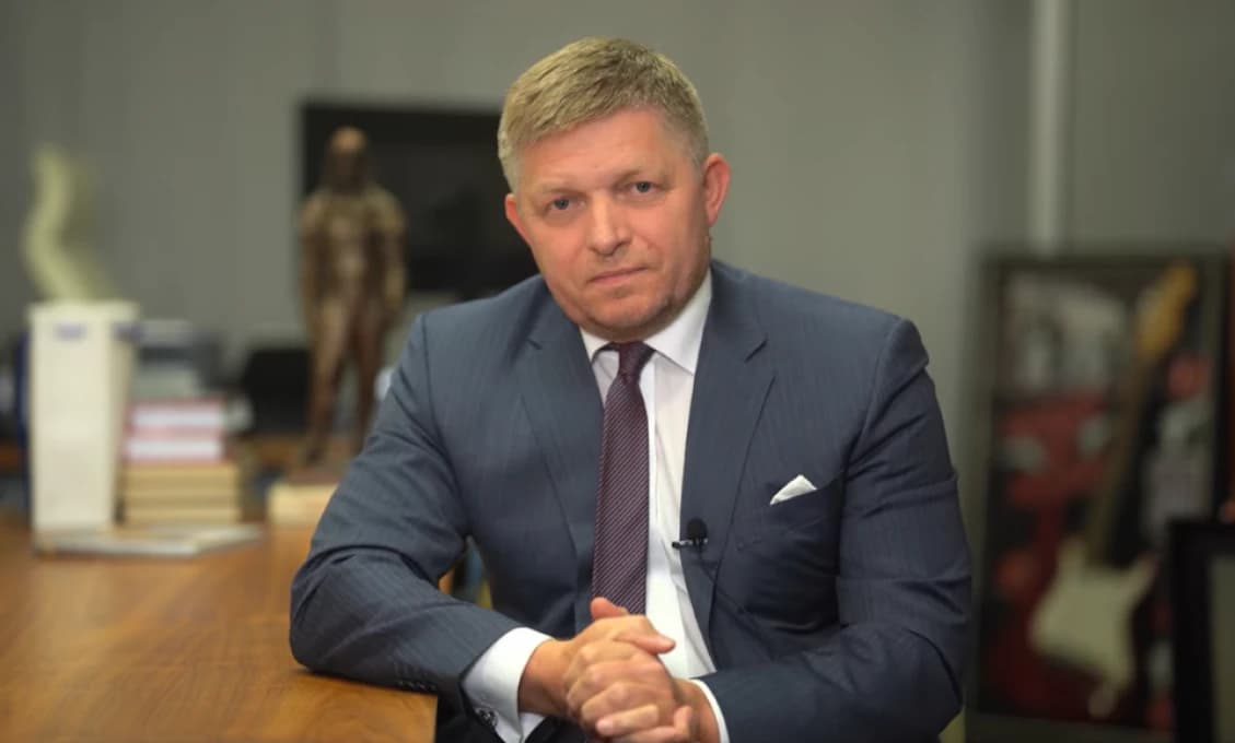 Robert Fico chce pre dôchodcov peniaze a nie poukážky. A určite nie ako výmenu za očkovanie