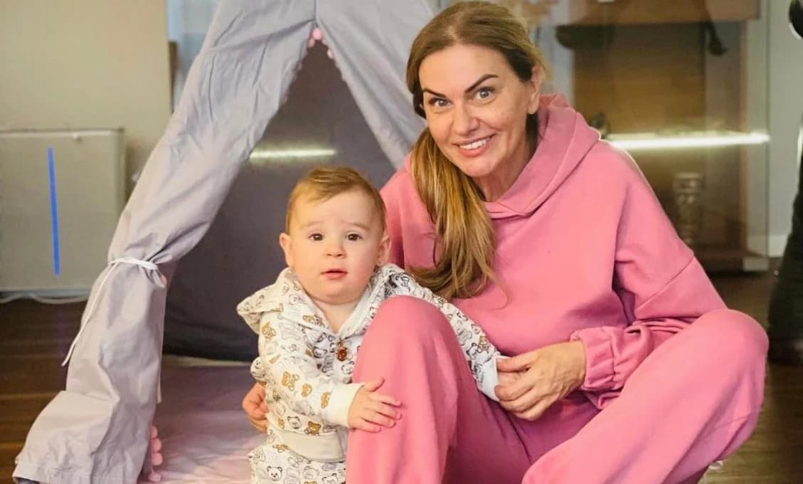 Pozrite sa čo mamička Beňová učí malú dcérku Leušku! (FOTO)