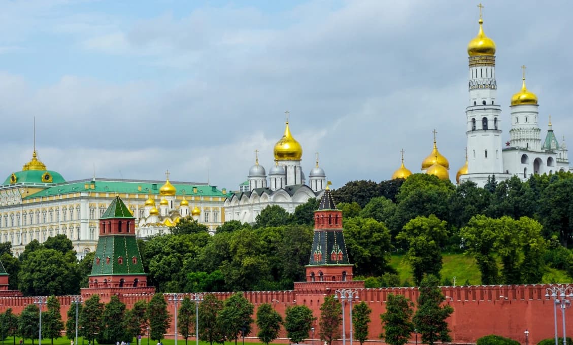 Putin žiada od NATO záruky, že sa prestane rozširovať na východ