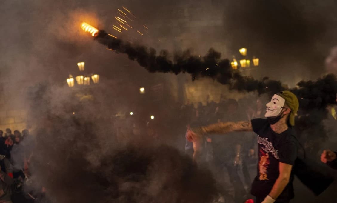 Belgicko: Proti sprísneným pandemickým opatreniam protestovali stovky ľudí