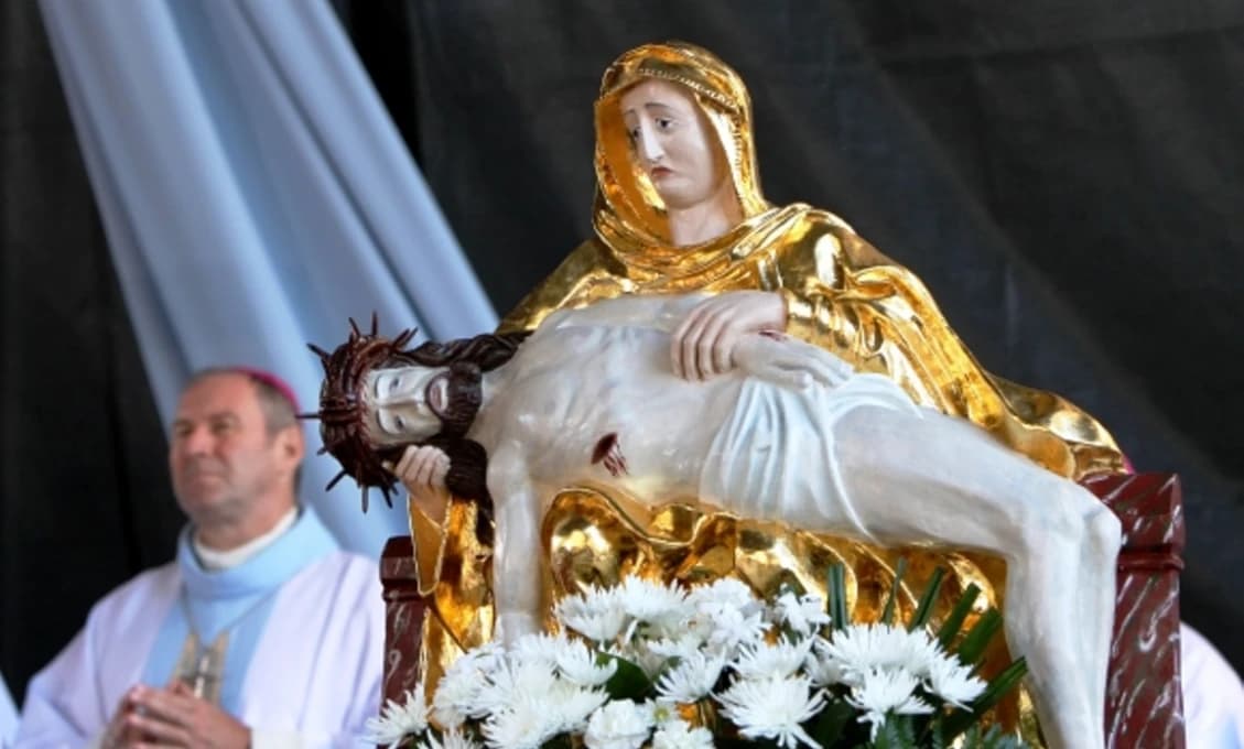 Katolíci slávia prikázaný sviatok Nepoškvrneného počatia Panny Márie