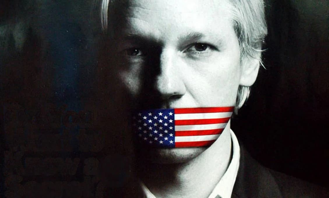 Julian Assange môže byť vydaný zo Spojeného kráľovstva do USA. Hrozí mu až 175 rokov väzenia