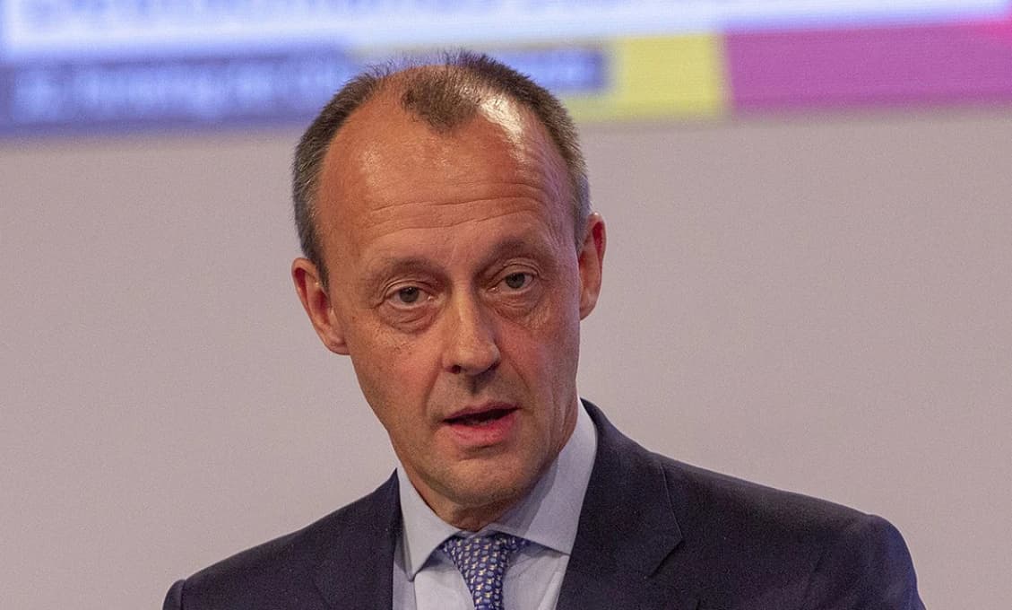 Muž, ktorý konečne dokáže pochovať Merkelovej slniečkárske dedičstvo. Na čelo CDU smeruje Friedrich Merz