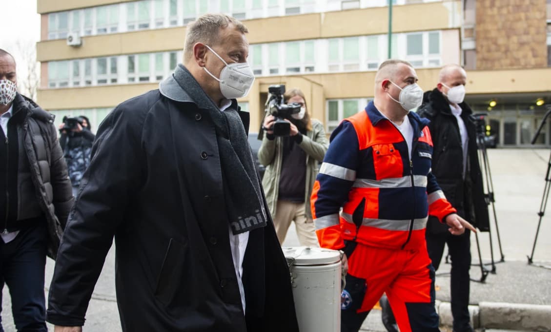 Boris Kollár pohostil záchranárov kapustnicou
