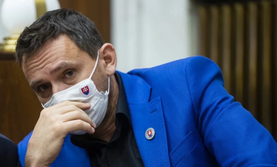 Nefňukajte a niečo s tou debilnou vyhláškou robte! Odkázal ,,šéf Tatier" bývalému poslancovi OĽaNO