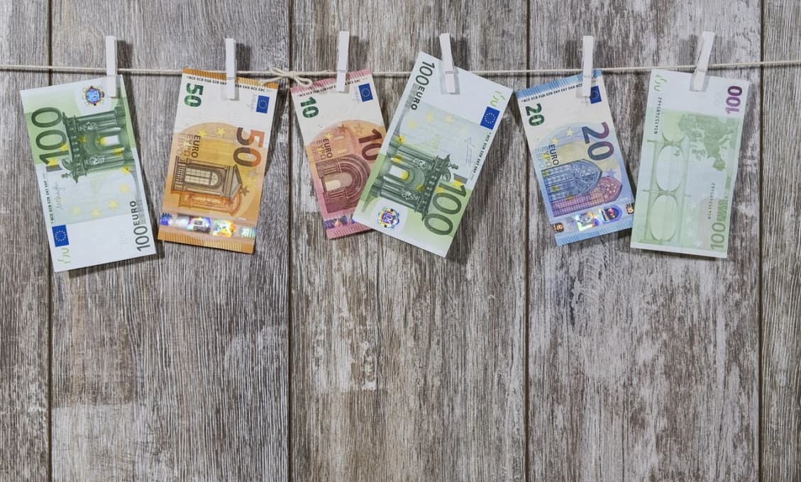Euro oslavuje dvadsiatku! Ale jeho dni môžu byť zrátané